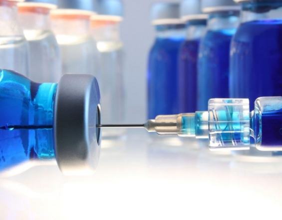 AstraZeneca: Παραδέχεται ότι το εμβόλιο κορονοϊού προκαλεί σπάνιες παρενέργειες