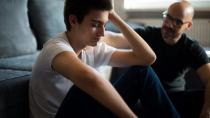 Κατάθλιψη στην εφηβεία: Συμπτώματα και πώς μπορούν να βοηθήσουν οι γονείς
