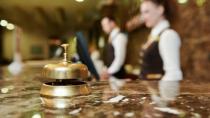 Τουρισμός: Πόσοι εργαζόμενοι λείπουν από τα ελληνικά ξενοδοχεία - Οι περιζήτητες ειδικότητες