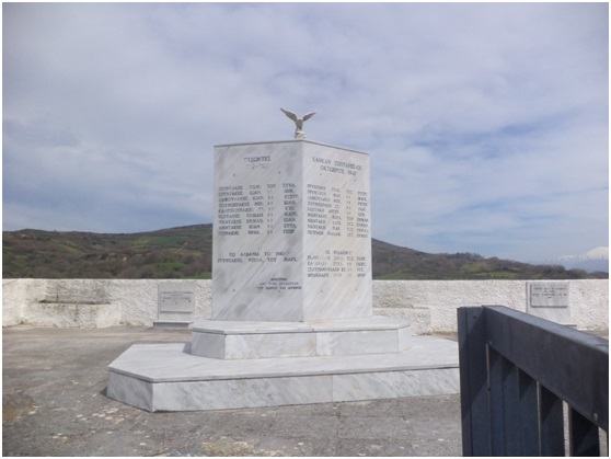 Μνημείο στο Βουνό της Αντίστασης στο Νότιο Ρέθυμνο