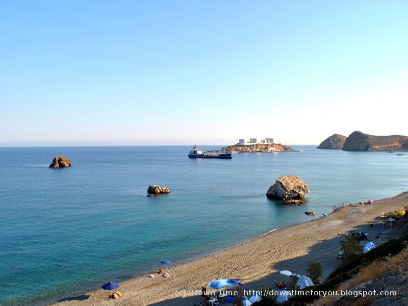 Εικόνες ντροπής στους Καλούς Λιμένες (φωτο)