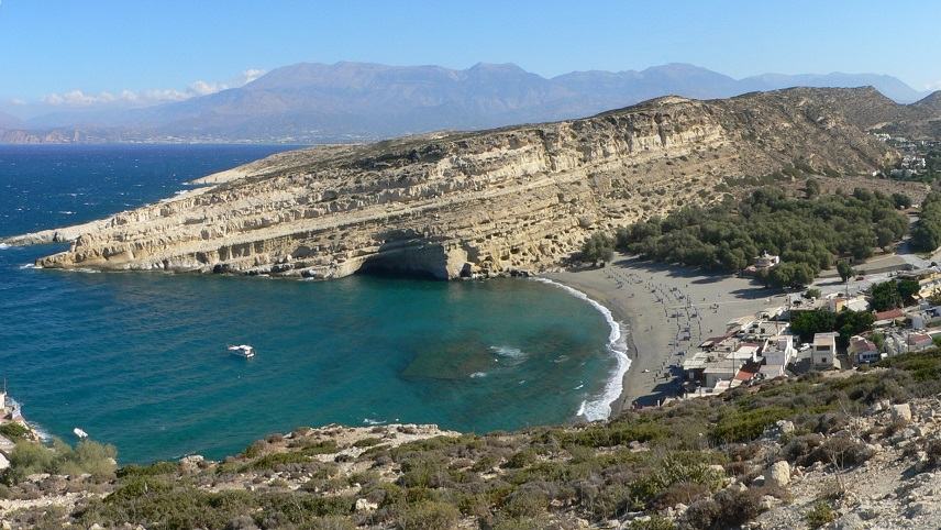 H απάντηση ξενοδόχου στα Μάταλα: Γιατί χρέωσα το δωμάτιο με 2.000 ευρώ τη βραδιά [εικόνες]