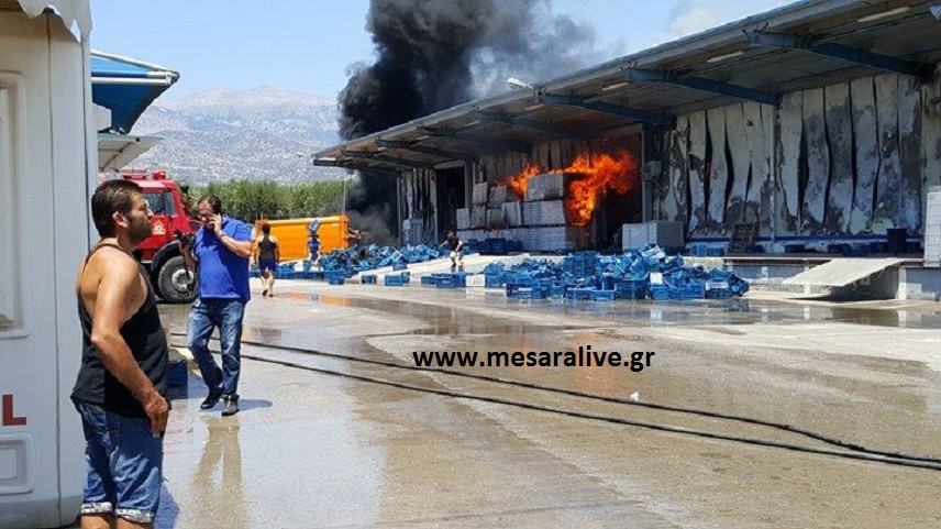 Στις φλόγες το Συσκευαστήριο Γιαννακάκη στο Τυμπάκι (Φώτο-Βίντεο)