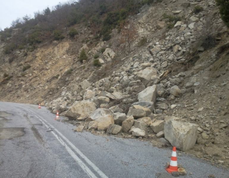 Κατολισθήσεις λόγω της βροχής στη Μεσαρά