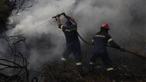 Μεσαρά: Η φωτιά σε οικόπεδο προκάλεσε ζημιές σε αυτοκίνητα