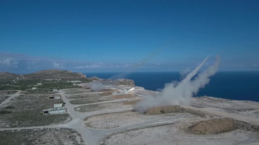 Εντυπωσιακές εικόνες από στρατιωτική άσκηση στο Πεδίο Βολής της Κρήτης