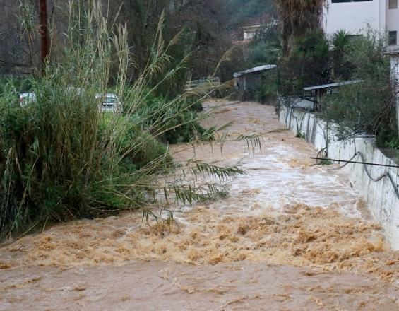 Προβλήματα στο Φόδελε - Φούσκωσε το ποτάμι