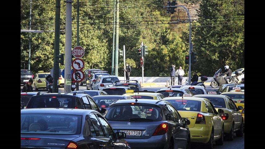 Δίπλωμα οδήγησης στα 17: Πώς θα δίνεται - Τι εξετάζει το υπουργείο Μεταφορών