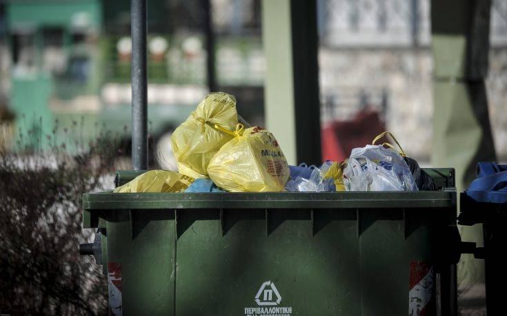 Βρέφος βρέθηκε μέσα σε κάδο απορριμμάτων στην Καλαμάτα