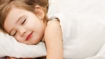 Ο μεσημεριανός ύπνος «θρεφει» τα παιδιά