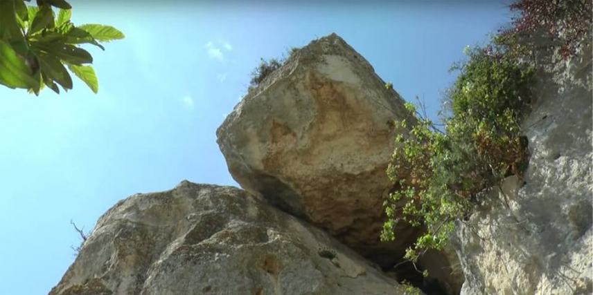 Θρήνος για τον άτυχο άνδρα...