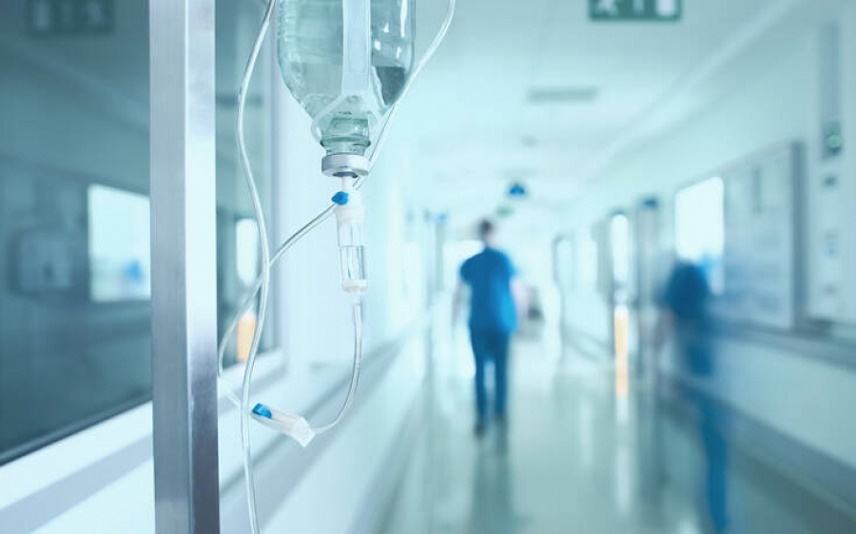 Κορονοϊός: Στο κόκκινο οι εισαγωγές στα νοσοκομεία-Νέο αρνητικό ρεκόρ