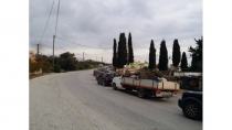 Με τα αγροτικά αυτοκίνητα στην πλατεία, οι αγρότες