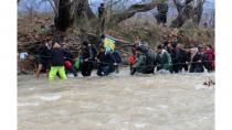 Οι Σκοπιανοί στέλνουν πίσω τους πρόσφυγες