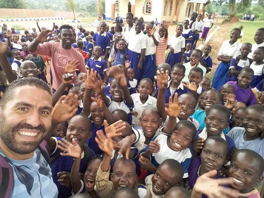 Οι Τυμπακιανοί που φιλοδοξούν να χαρίσουν μια σχολική αίθουσα στα παιδιά της Ουγκάντα