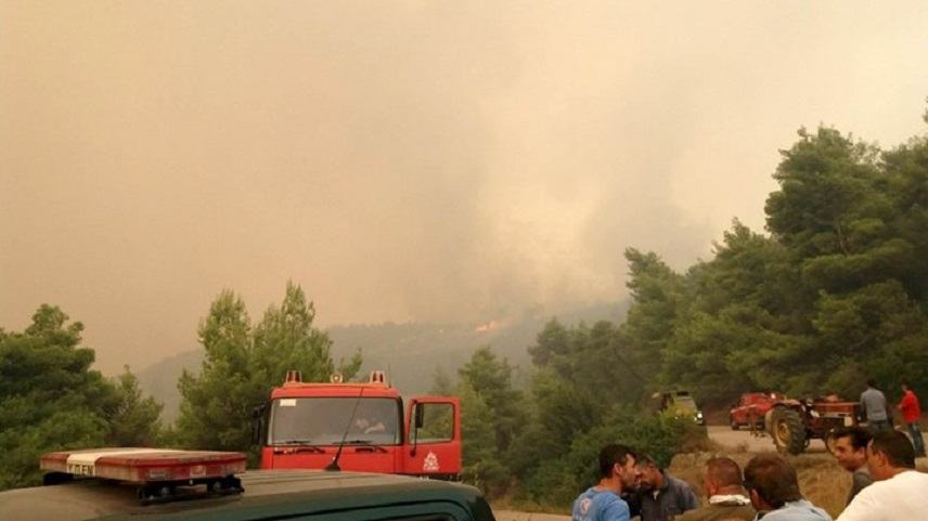 Εκτός ελέγχου η φωτιά στην Εύβοια-Εκκενώθηκαν με ασφάλεια δύο οικισμοί