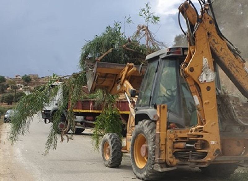 Καθαρισμός δρόμου στην είσοδο του Σίβα (φωτο)