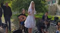 Το εντυπωσιακό τραγούδι της νύφης στο Ζαχαρία Κεφαλογιάννη που παντρεύτηκε (βιντεο)