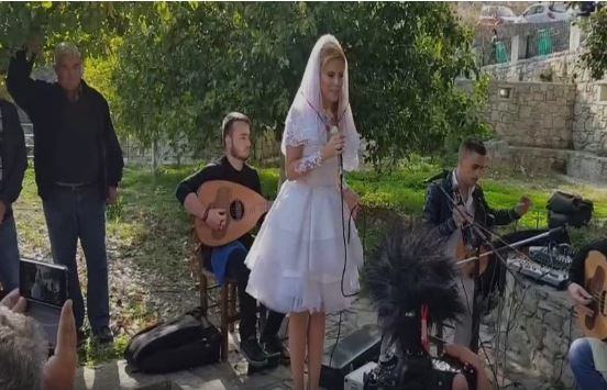 Το εντυπωσιακό τραγούδι της νύφης στο Ζαχαρία Κεφαλογιάννη που παντρεύτηκε (βιντεο)