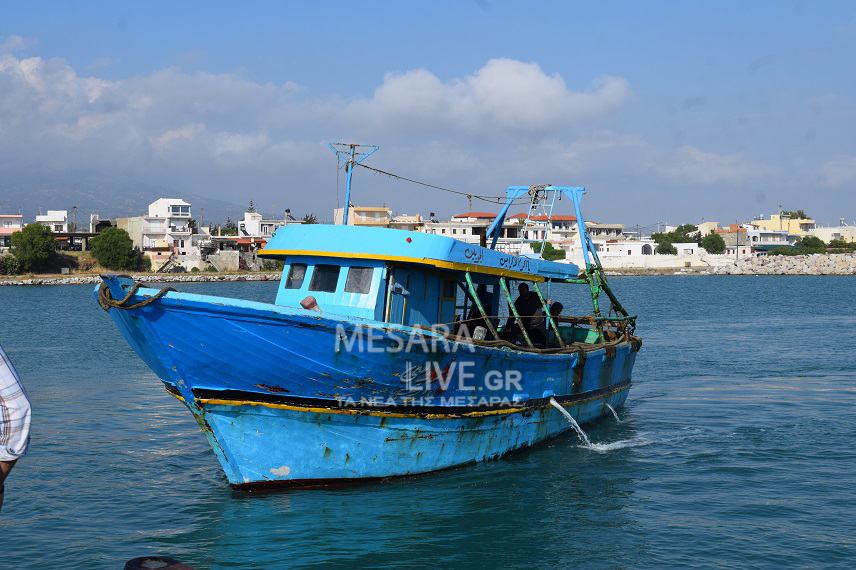 Από τους Καλούς Λιμένες, στο λιμάνι του Κόκκινου Πύργου το δουλεμπορικό