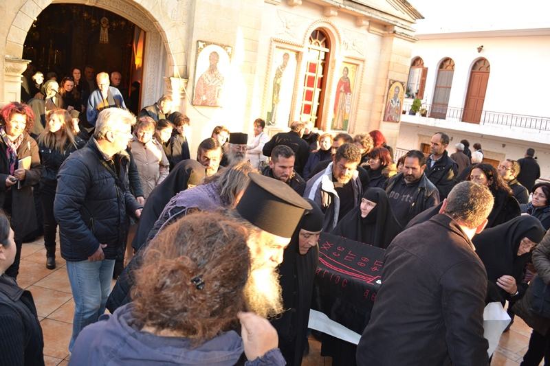Στιγμές από το αντίο σε μια σπουδαία πνευματική προσωπικότητα, τη μοναχή Μακρύνα (φωτο)