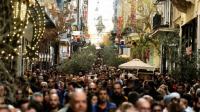 Πότε ξεκινά το εορταστικό ωράριο – Ποιες Κυριακές θα είναι ανοιχτά τα καταστήματα