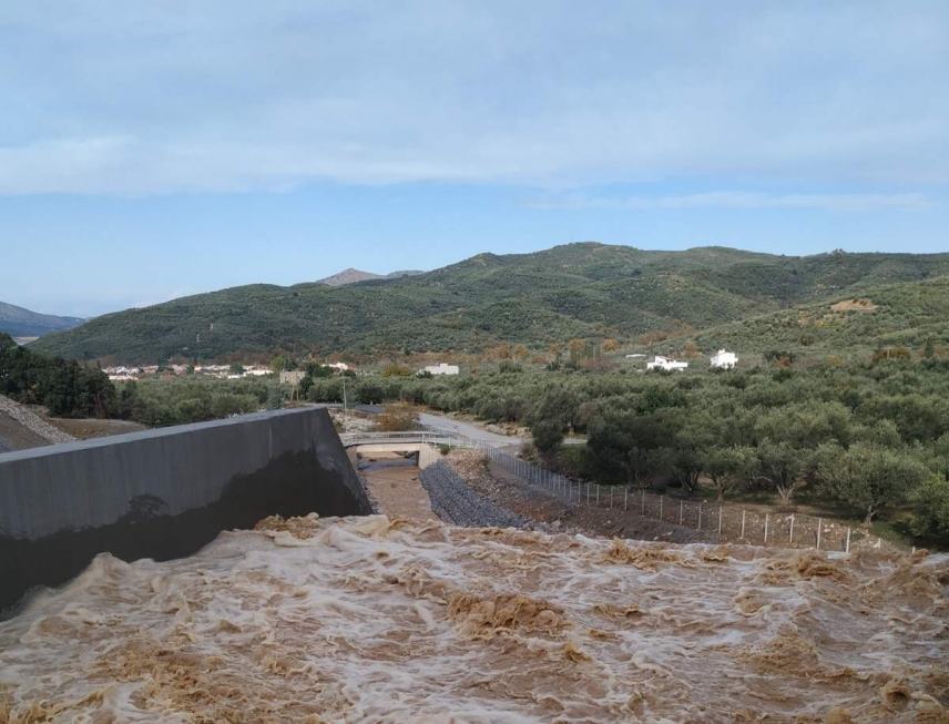 Νερό στο Φράγμα Αποσελέμη και από το Οροπέδιο Λασιθίου