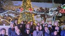 «Στα γιορτινά» ο Ζαρός με τη διπλή φωταγώγηση των  Χριστουγεννιάτικων δέντρων
