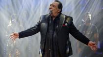 Πέθανε ο μεγάλος λαϊκός τραγουδιστής Βασίλης Καρράς