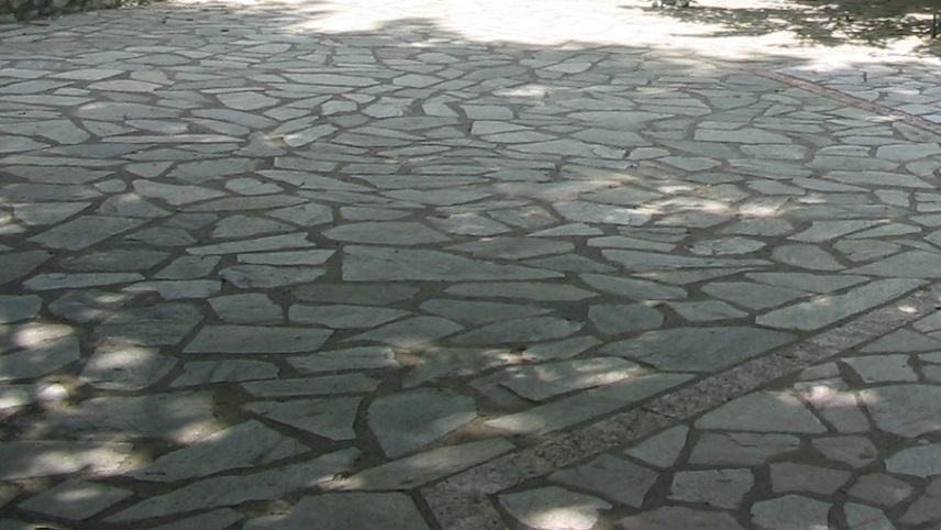 Πλακοστρώσεις σε παραδοσιακό οικισμό με πέτρα…. Αλβανίας!