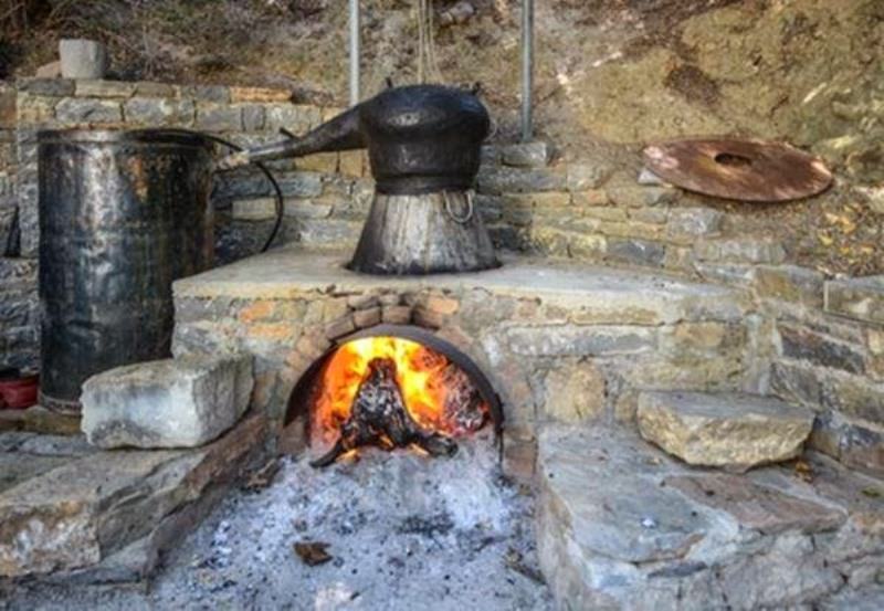 Θέμα mesaralive.gr: «Παίρνουν φωτιά» τα ρακοκάζανα στη Μεσαρά
