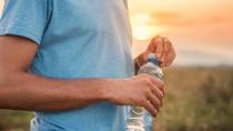 Νερό: Ποιοι παράγοντες καθορίζουν πόσο χρειαζόμαστε την ημέρα