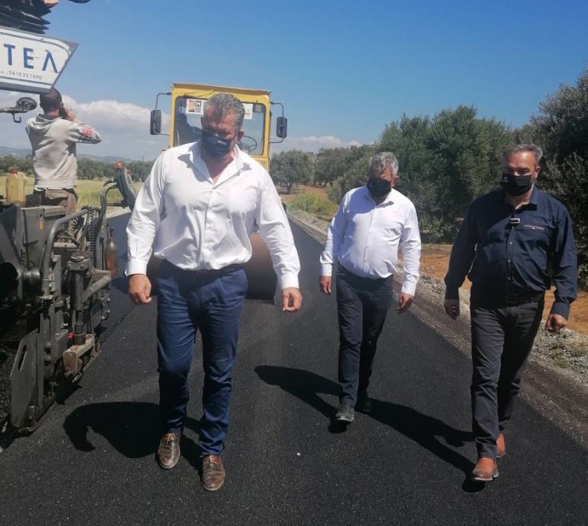 Συνεχίζονται τα έργα οδοποιίας στον Αφραθιά