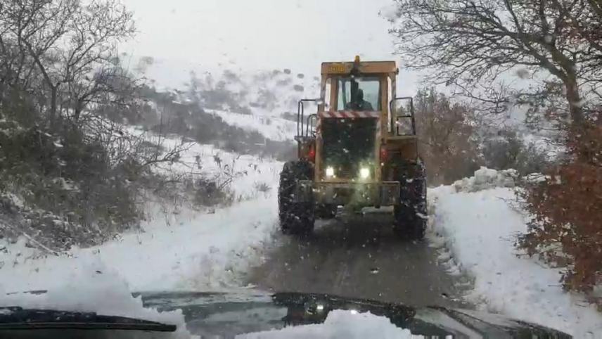 Επί ποδός τα μηχανήματα του Δήμου Γόρτυνας για τον αποχιονισμό των δρόμων