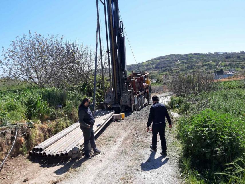 Ξεκίνησαν οι εργασίες ανόρυξης νέας υδρευτικής γεώτρησης στην Αγία Βαρβάρα