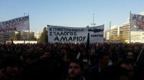 Άναψαν τα αίματα στο συλαλλητήριο των αγροτών - Χημικά έξω από τη Βουλή - Μία σύλληψη αγρότη