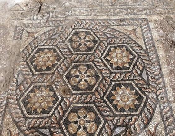 Ανακαλύφθηκε μοναδικής ομορφιάς ψηφιδωτό μωσαϊκό σε αρχαίο οικισμό