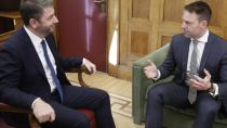 «Καυτό καλοκαίρι» για ΣΥΡΙΖΑ και ΠΑΣΟΚ