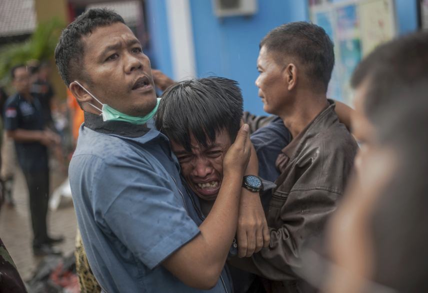 Τσουνάμι στην Ινδονησία με εκατοντάδες νεκρούς!