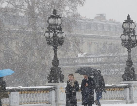 Ένας νεκρός και 300.000 χωρίς ρεύμα από την κακοκαιρία στην Γαλλία