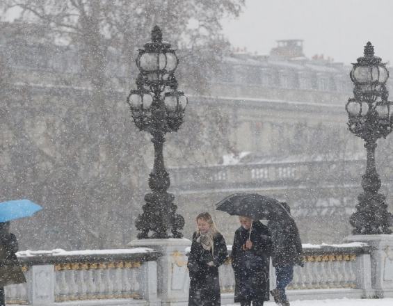 Ένας νεκρός και 300.000 χωρίς ρεύμα από την κακοκαιρία στην Γαλλία