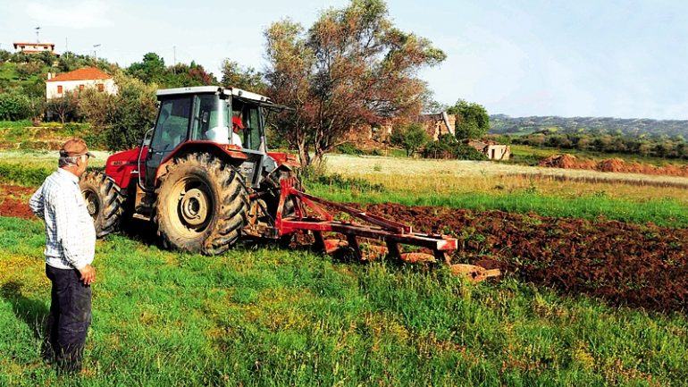 Οι αγρότες που κερδίζουν έκπτωση φόρου έως 2.100 ευρώ