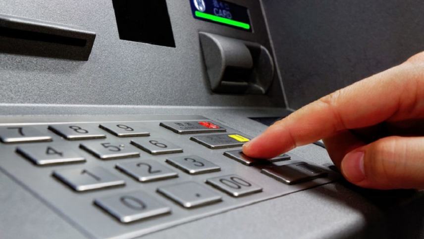 Μειώνονται από σήμερα έξι τραπεζικές προμήθειες