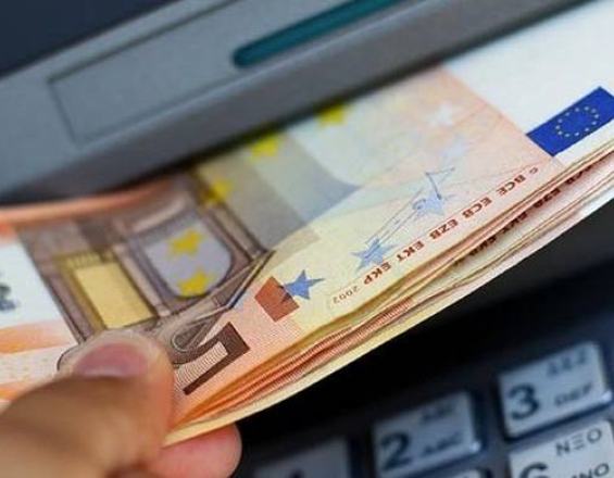 Νέες χρεώσεις από τη Δευτέρα στις αναλήψεις μετρητών από ΑΤΜ