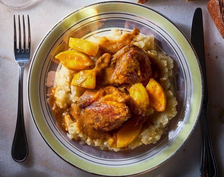 Χοιρινό κρασάτο με μήλα