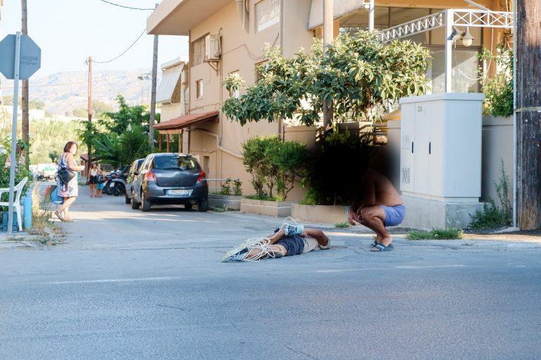 Εκαναν «τουλούμι στο ξύλο» το διαρρήκτη!