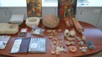 Έκρυβε ένα μικρό μουσείο - Σύλληψη για κατοχή αρχαίων