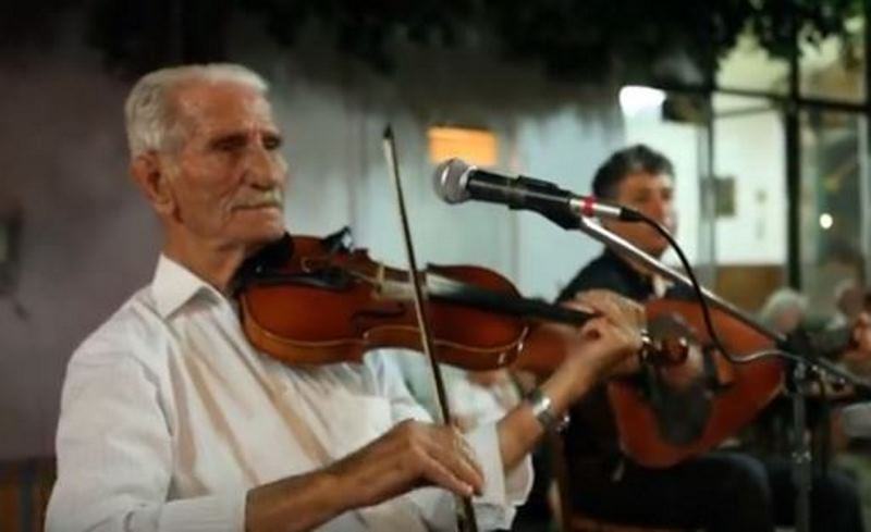 Πέθανε ο μεγάλος βιολάτορας Γιώργης Βασιλάκης (βιντεο)