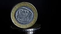 Ιστορική «κατρακύλα» για το ευρώ μετά το ρεκόρ στα επιτόκια από την ΕΚΤ