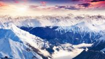 Κρητικά κάλαντα με φόντο τις χιονισμένες Άλπεις